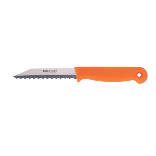 Flexible knife with serrated blade